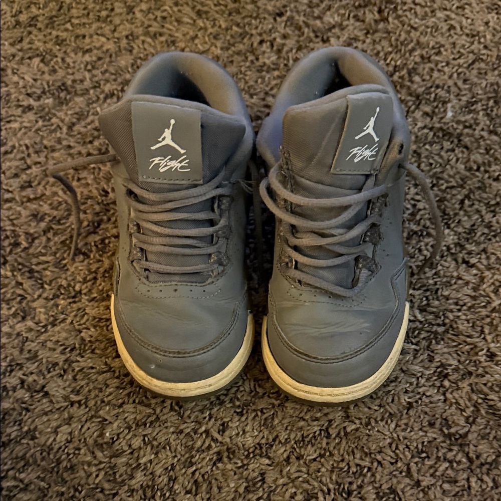 Jordan Kids Sneakers in Gray and White